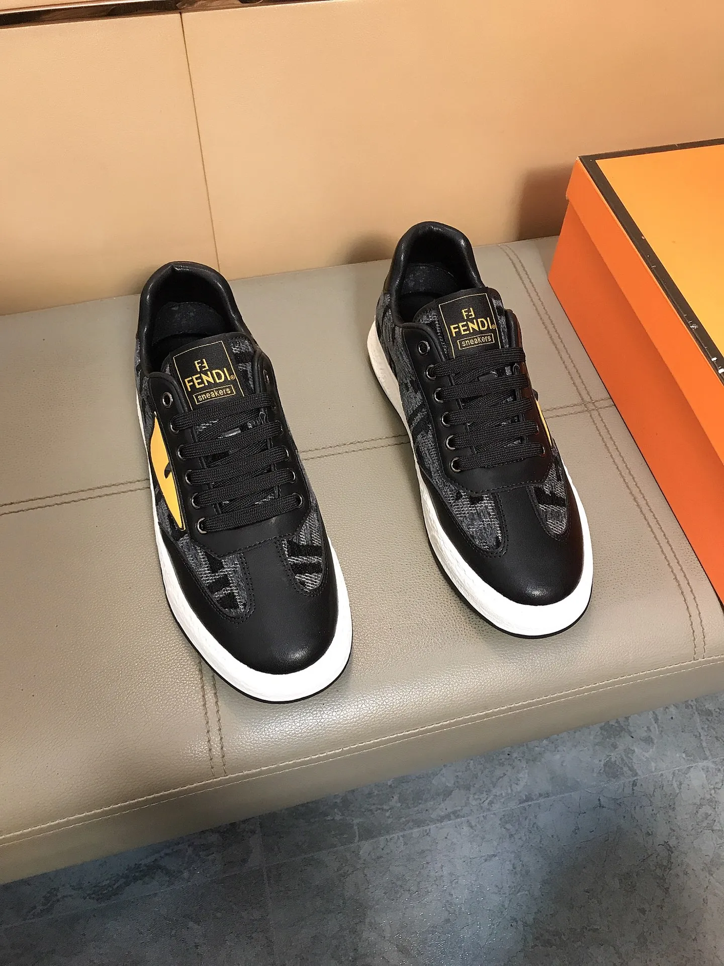Men's Men's Shoes 230 🔆🔆👉Fendi [Fendi] Men's new low-top casual shoes are on the market🔥The shoe body is made of brand-specific printed fabric + cowhide, sheepskin foot pads, breathable and not covering the feet! Fashionable casual shoes 🙈Outsole is ultra-light, non-slip and wear-resistant👣 Standard size 38-44